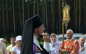 В Борисове установлен и освящен поклонный крест