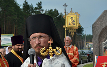 В Борисове установлен и освящен поклонный крест