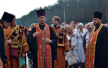 В Борисове установлен и освящен поклонный крест