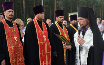 В Борисове установлен и освящен поклонный крест