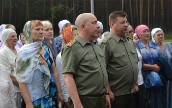 В Борисове установлен и освящен поклонный крест