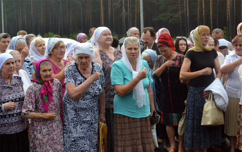 В Борисове установлен и освящен поклонный крест