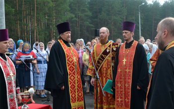 В Борисове установлен и освящен поклонный крест
