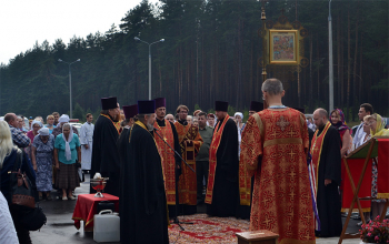 В Борисове установлен и освящен поклонный крест