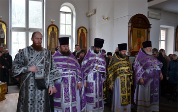 В среду третьей недели Великого поста епископ Вениамин совершил Литургию в храме Рождества Христова