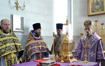 В среду 5-ой недели Великого поста епископ Вениамин совершил Литургию в Богоявленском храме-часовне