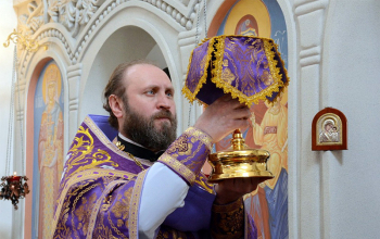 В среду 5-ой недели Великого поста епископ Вениамин совершил Литургию в Богоявленском храме-часовне