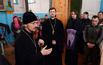 Епископ Вениамин посетил старейший храм Борисовского раойна