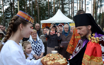 Пасха 2016: Во вторник Светлой недели епископ Вениамин возглавил богослужение в храме Димитрия Донского