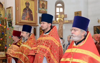 Пасха 2016: Во вторник Светлой недели епископ Вениамин возглавил богослужение в храме Димитрия Донского