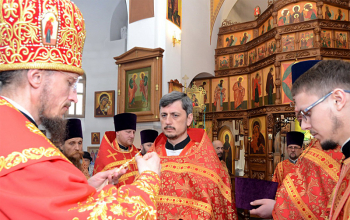 Пасха 2016: Во вторник Светлой недели епископ Вениамин возглавил богослужение в храме Димитрия Донского