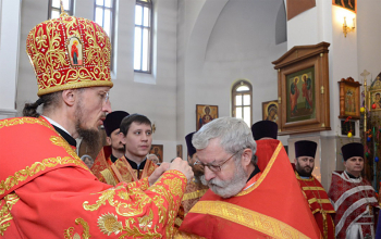 Пасха 2016: Во вторник Светлой недели епископ Вениамин возглавил богослужение в храме Димитрия Донского