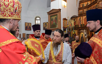 Пасха 2016: Во вторник Светлой недели епископ Вениамин возглавил богослужение в храме Димитрия Донского