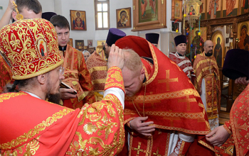 Пасха 2016: Во вторник Светлой недели епископ Вениамин возглавил богослужение в храме Димитрия Донского