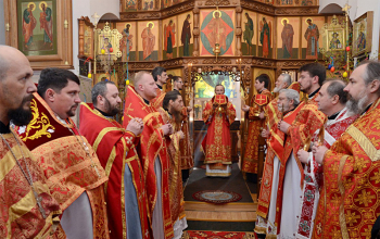 Пасха 2016: Во вторник Светлой недели епископ Вениамин возглавил богослужение в храме Димитрия Донского