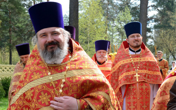 Пасха 2016: Во вторник Светлой недели епископ Вениамин возглавил богослужение в храме Димитрия Донского