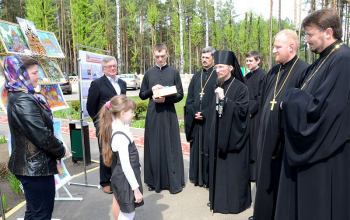 Пасха 2016: Во вторник Светлой недели епископ Вениамин возглавил богослужение в храме Димитрия Донского
