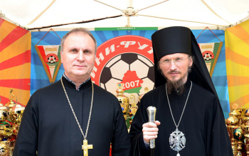 Пасха 2016: Во вторник Светлой недели епископ Вениамин возглавил богослужение в храме Димитрия Донского