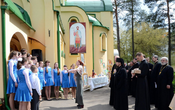 Пасха 2016: Во вторник Светлой недели епископ Вениамин возглавил богослужение в храме Димитрия Донского