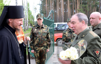 Пасха 2016: Во вторник Светлой недели епископ Вениамин возглавил богослужение в храме Димитрия Донского