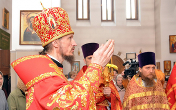 Пасха 2016: Во вторник Светлой недели епископ Вениамин возглавил богослужение в храме Димитрия Донского