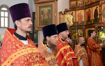 Пасха 2016: Во вторник Светлой недели епископ Вениамин возглавил богослужение в храме Димитрия Донского
