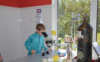 Ученики воскресной школы храма Рождества Христова посетили пасеку Евгения Корнева