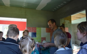 Ученики воскресной школы храма Рождества Христова посетили пасеку Евгения Корнева