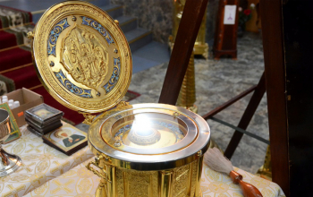 В храм Рождества Христова прибывает икона блаженной Матроны Московской и ковчег с частицей ее мощей