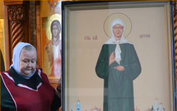 В храме Рождества Христова г. Борисова пребывает икона блаженной Матроны Московской и ковчег с частицей мощей святой