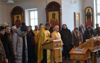 В храме Рождества Христова г. Борисова пребывает икона блаженной Матроны Московской и ковчег с частицей мощей святой