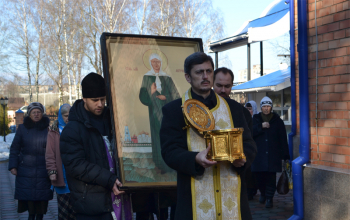 Икона блаженной Матроны Московской и ковчег с частицей мощей святой завершили пребывание в храме Рождества Христова