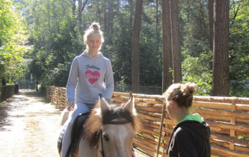 Дети из воскресной школы Воскресенского кафедрального собора в усадьбе «Бивак»