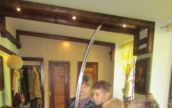 Дети из воскресной школы Воскресенского кафедрального собора в усадьбе «Бивак»