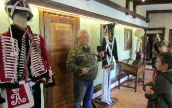 Дети из воскресной школы Воскресенского кафедрального собора в усадьбе «Бивак»