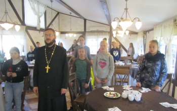 Дети из воскресной школы Воскресенского кафедрального собора в усадьбе «Бивак»