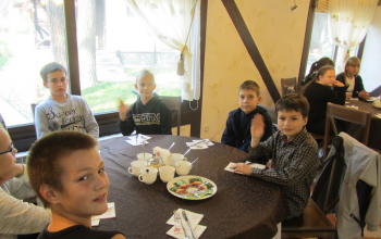 Дети из воскресной школы Воскресенского кафедрального собора в усадьбе «Бивак»