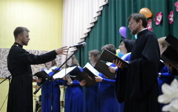 Протоиерей Александр Вербило принял участие в праздничном концерте в медицинском колледже