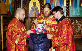 В кафедральном соборе Воскресения Христова пребывал ковчег с частицами мощей новомученников и исповедников Церкви Русской