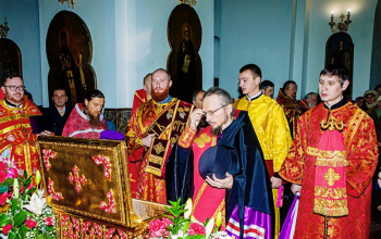 В кафедральном соборе Воскресения Христова пребывал ковчег с частицами мощей новомученников и исповедников Церкви Русской