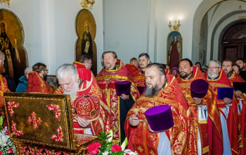 В кафедральном соборе Воскресения Христова пребывал ковчег с частицами мощей новомученников и исповедников Церкви Русской