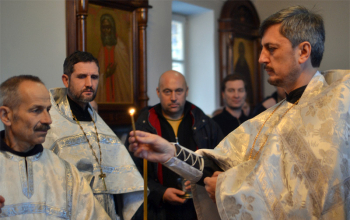 Белорусcкие гайды доставили в храм Рождества Христова благодатный огонь