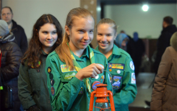 Белорусcкие гайды доставили в храм Рождества Христова благодатный огонь