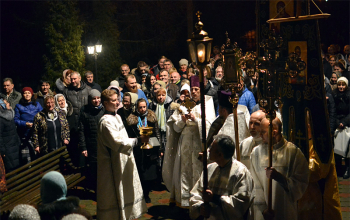 Рождество 2017/2018: Праздничная Литургия в храме Рождества Христова