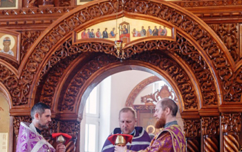 Епископ Борисовский и Марьиногорский Вениамин совершил Литургию Преждеосвященных Даров в храме Рождества Христова