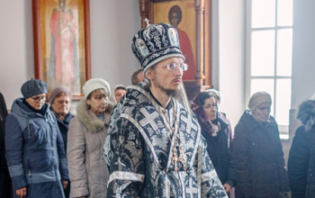 Епископ Борисовский и Марьиногорский Вениамин совершил Литургию Преждеосвященных Даров в храме Рождества Христова