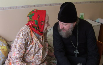 Посещение инвалидов и пожилых людей, проживающих в больницах сестринского ухода и в социальных государственных учреждениях