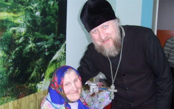 Посещение инвалидов и пожилых людей, проживающих в больницах сестринского ухода и в социальных государственных учреждениях