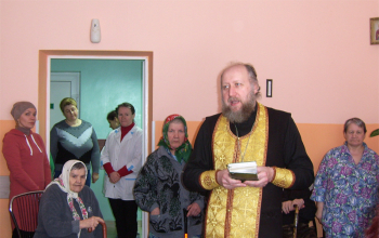 Посещение инвалидов и пожилых людей, проживающих в больницах сестринского ухода и в социальных государственных учреждениях