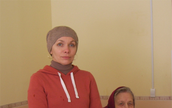 Посещение инвалидов и пожилых людей, проживающих в больницах сестринского ухода и в социальных государственных учреждениях